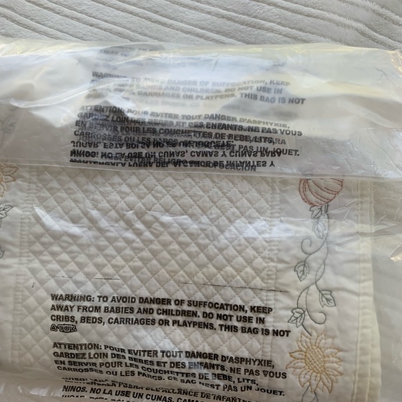 Nicole Miller Sunflower pumpkin white quilted table runner NWT Thanksgiving Fall - Picture 4 of 8